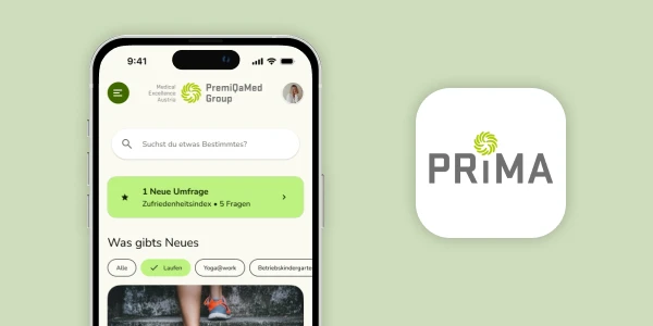 Smartphone mit PRIMA Mitarbeiter*innen-App für die PremiQaMed Group von bluesource